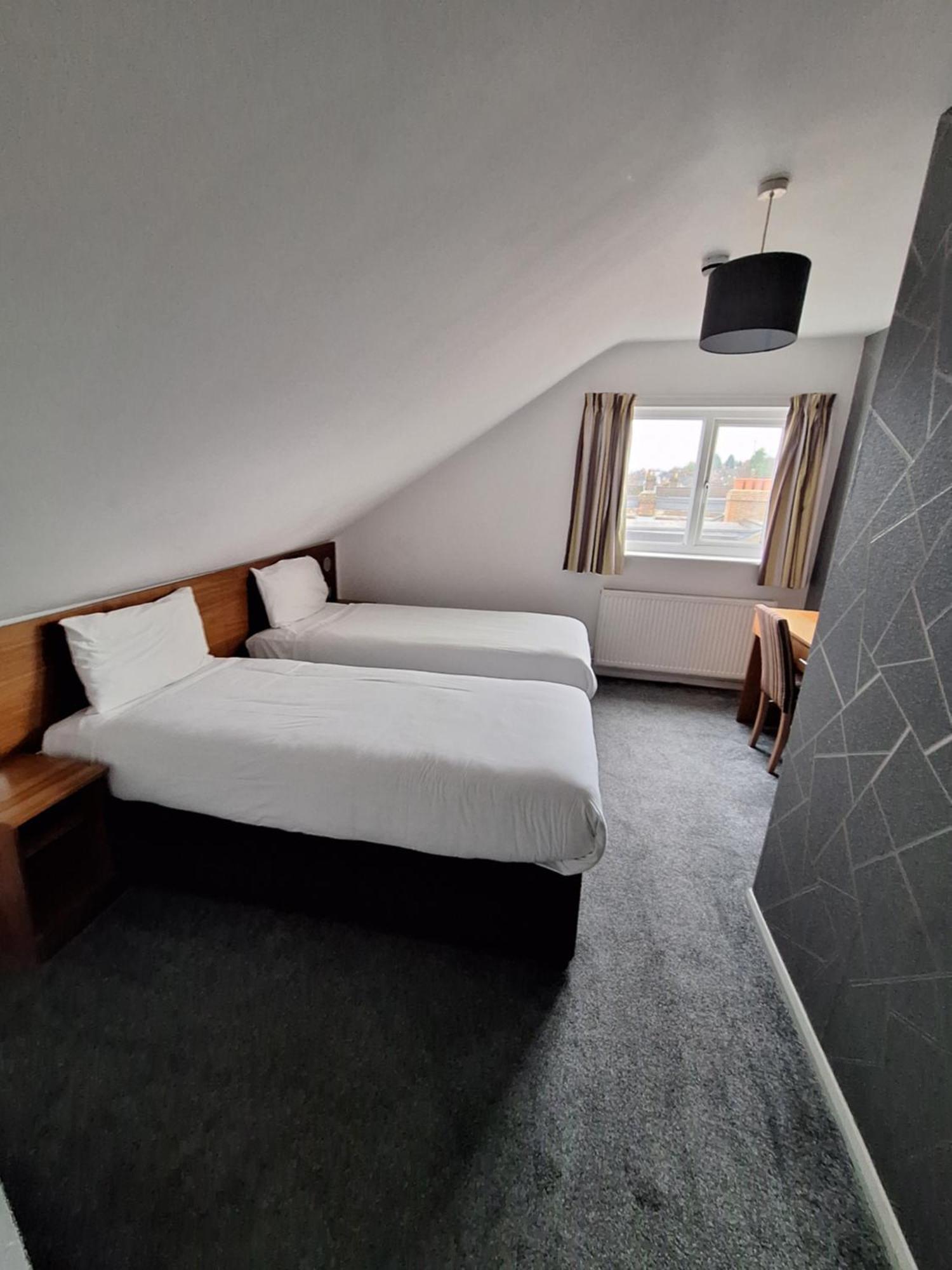Stockwood Hotel - Luton Airport Экстерьер фото