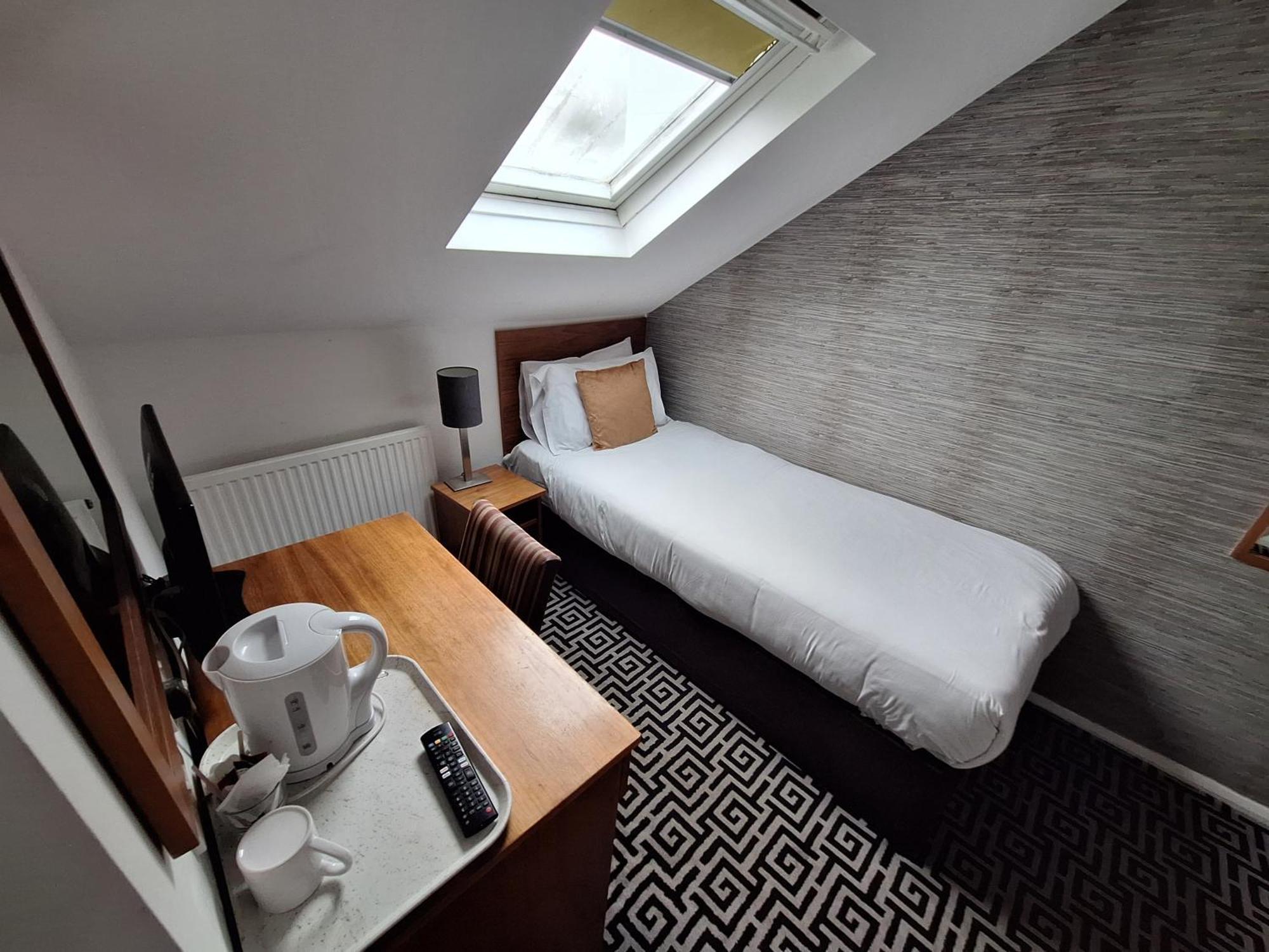 Stockwood Hotel - Luton Airport Экстерьер фото